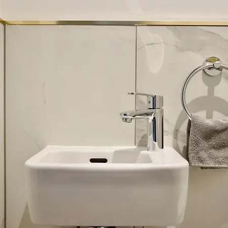 Premium By Hi - 2 Bedroom - View דירה בודפשט